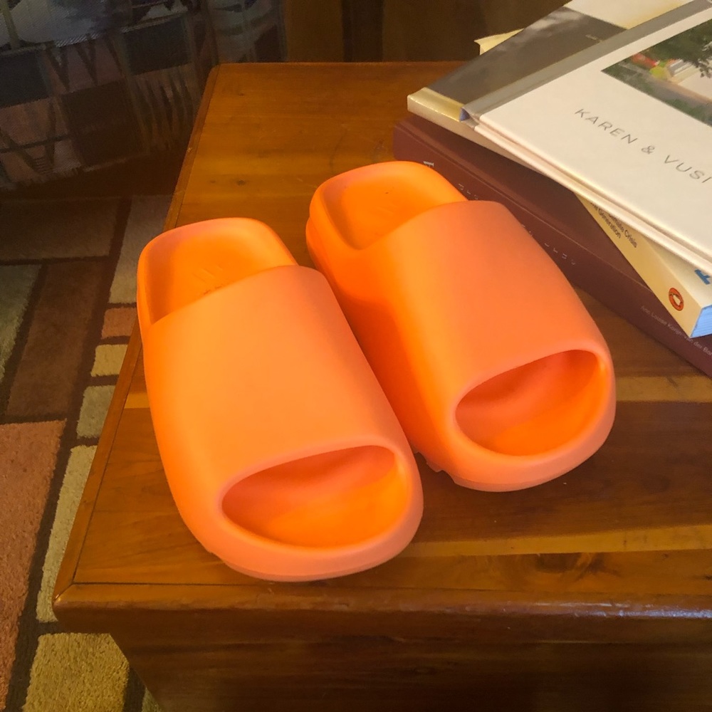Yeezy Slides Enflame Size 4